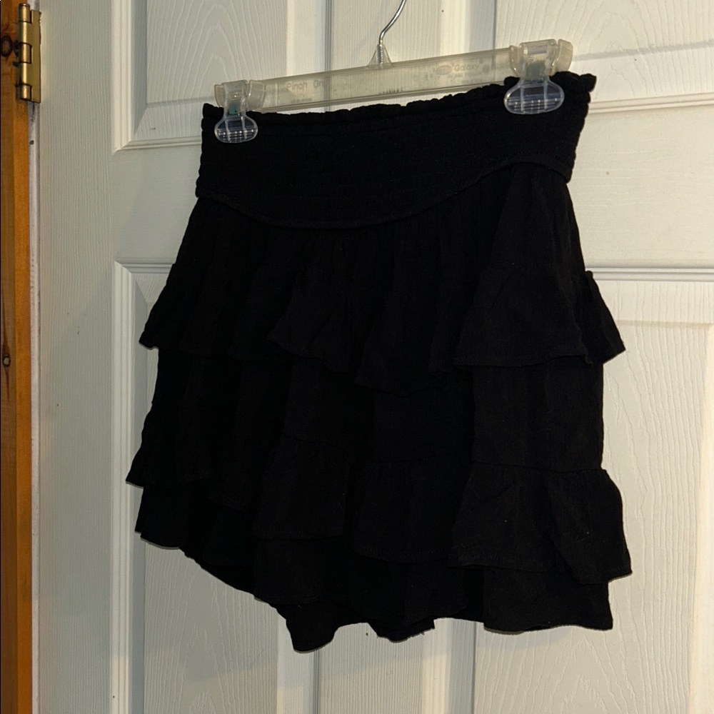 *BRAND NEW* Black Ruffled Mini Skort